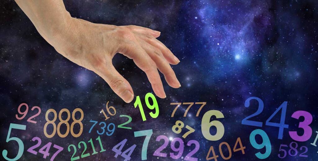 Banner de diseño geométrico para acceder a una consulta sobre tendencias numéricas.