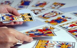 Consultora experta en psicología de arquetipos y tarot evolutivo.